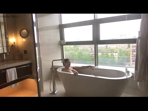 ❤️ Riesiges Babe wichst leidenschaftlich ihre Muschi im Badezimmer ️ Sluts bei uns ﹏