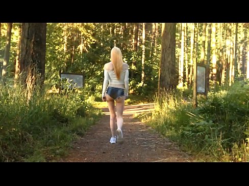 ❤️ Schöne Frau bewegt sich langsam, nicht nackt Video ️ Sluts bei uns ﹏