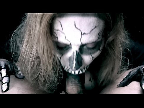 ❤️ Dämonenmädchen lutscht Schwanz mit ihrem schwarzen Mund und schluckt Sperma. ️ Sluts bei uns ﹏